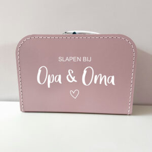 Bedrukt koffertje • Slapen bij Opa & Oma